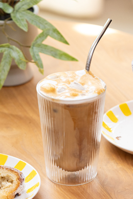 An iced coffee latte to make home, easy and fast to do!