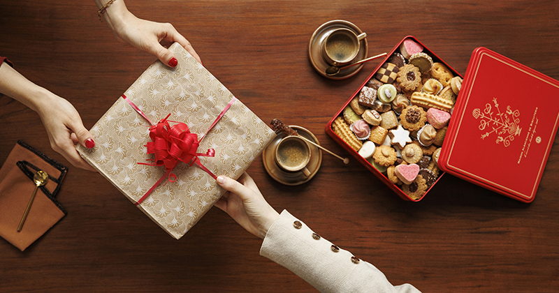 The tradition of giving gifts at new year