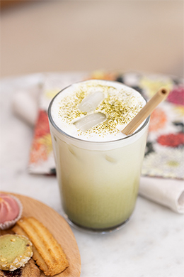 Iced Matcha Latte, iced Japanese green tea drink